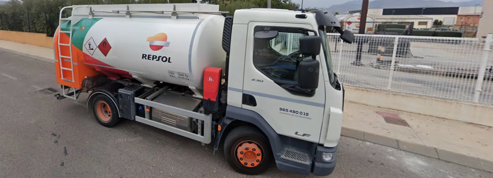 Camión de reparto de gasóleo a domicilio en Aspe